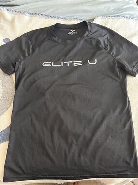 Men's Black Short-Sleeve Performance Tee